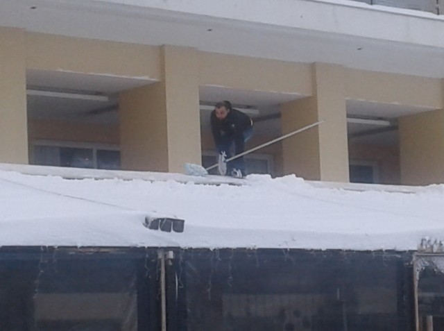 Ακροβάτης στις τέντες του Παλίρροια