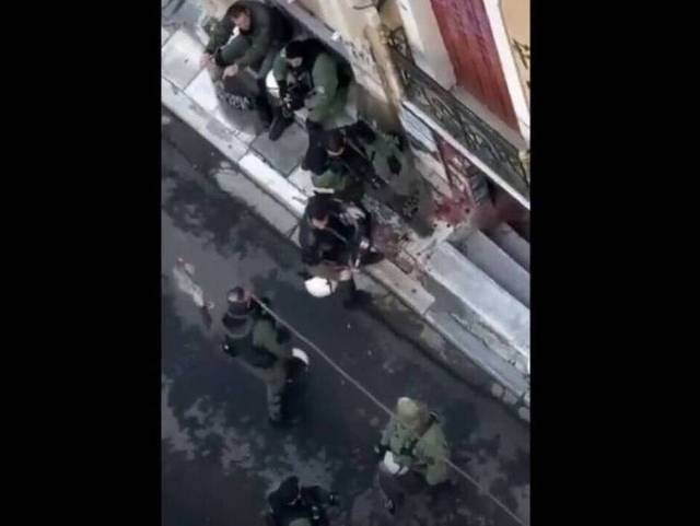 Επέτειος Γρηγορόπουλου: Έρευνα για το βίντεο αστυνομικών που καταστρέφουν ανθοδέσμη (VIDEO)