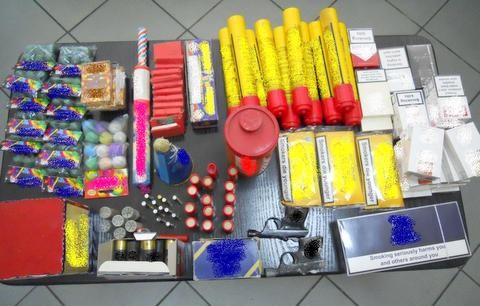 Συνελήφθη στη Χαλκίδα με πιστόλια, φωτοβολίδες και λαθραίο καπνό