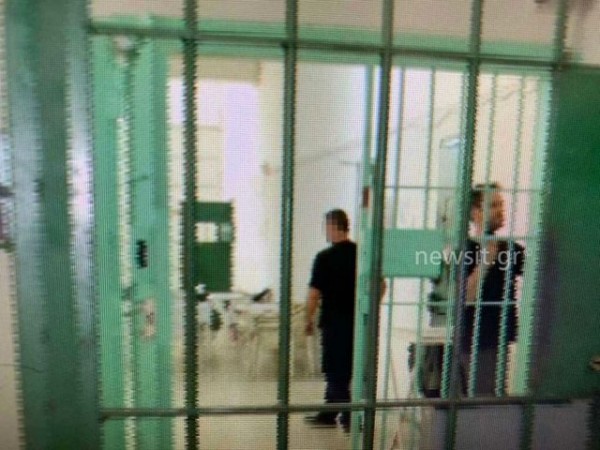 Γλυκά Νερά: Κυκλοφόρησε φωτογραφία του συζυγοκτόνου μέσα από τη φυλακή