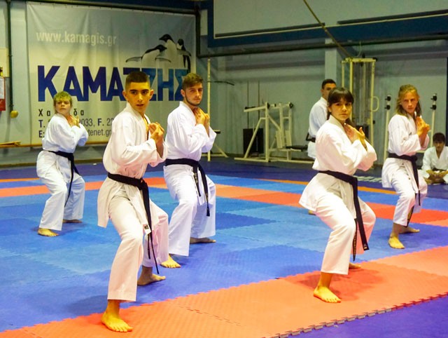 ΑΒΑΝΤΙΣ: Πίτα με επίδειξη Καράτε στο αθλητικό κέντρο βαρέων αθλημάτων