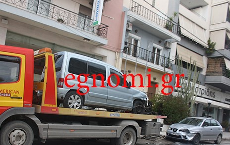 ΧΑΛΚΙΔΑ: Καραμπόλα με ΙΧ στη λεωφόρο Χαϊνά