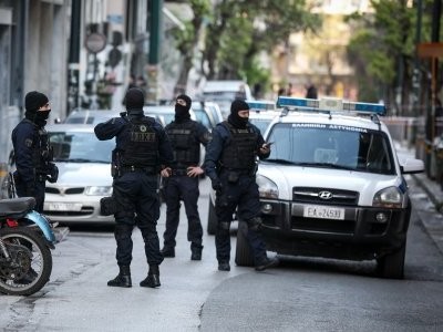 Χειροβομβίδα εντοπίστηκε στα Εξάρχεια - Αποκλείστηκε η περιοχή