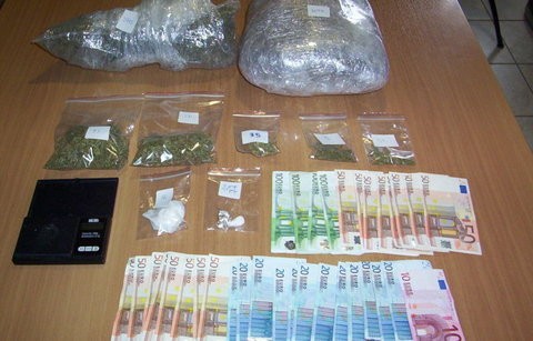 Κοκαΐνη, χασίς και λεφτά στην κατοχή 39χρονου στη Λαμία  (ΦΩΤΟ)