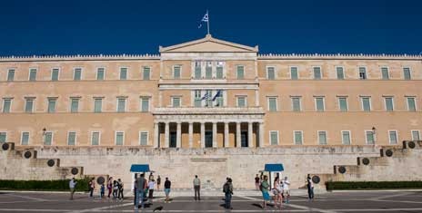 Πήγαν στη Βουλή για επίσκεψη σε πολιτικούς και βρέθηκαν στη φυλακή