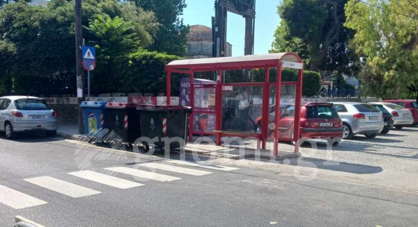 ΧΑΛΚΙΔΑ: Παγκόσμια πρωτοτυπία με στάση λεωφορείου σε διάβαση πεζών και δίπλα σε κάδους απορριμμάτων