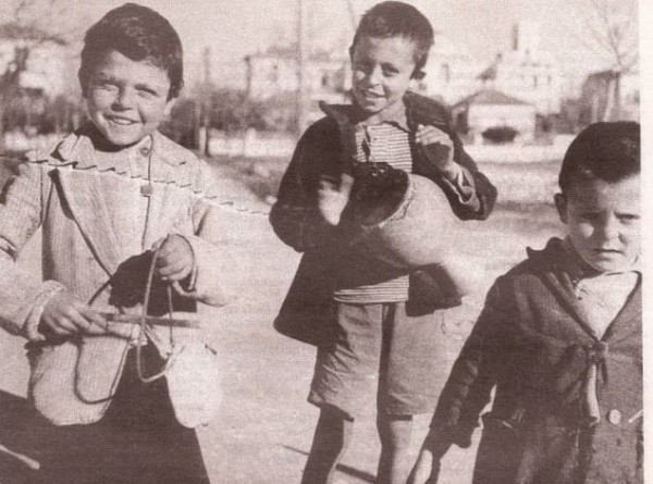 Ξέρετε τι σημαίνουν οι στίχοι από τα Πρωτοχρονιάτικα κάλαντα;
