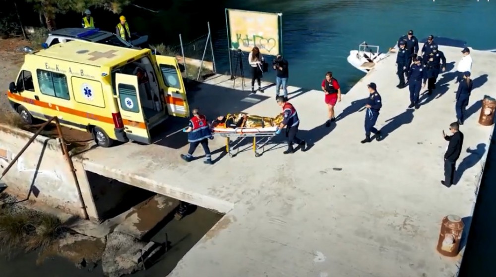 ΧΑΛΚΙΔΑ: Επιχείρηση διάσωσης μετά από πυρκαγιά σε πλοίο και καταπολέμηση θαλάσσιας ρύπανσης (VIDEO)