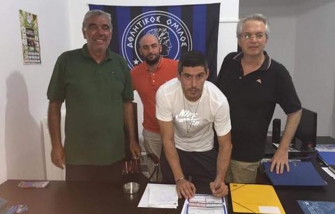 Υπέγραψε συμβόλαιο στον ΑΟΧ ο Μπακομήτρος