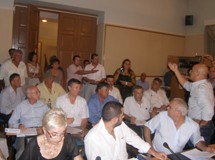 Αγριεμένοι Βασιλικαριώτες στο δημοτικό συμβούλιο Χαλκίδας