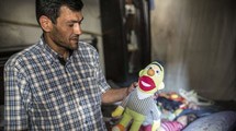 Συγκινεί το δράμα του πατέρα του μικρού Αιλάν
