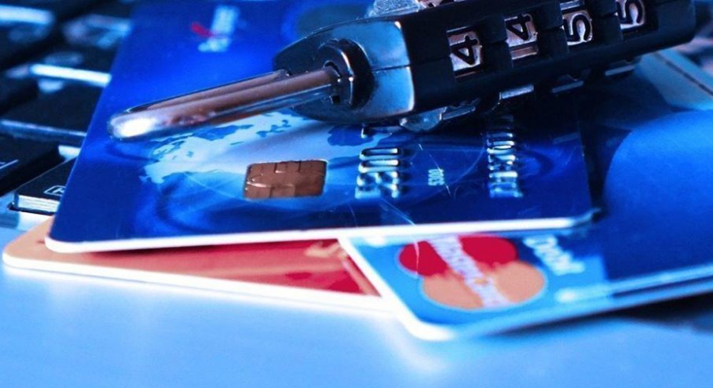 ΧΑΛΚΙΔΑ: 35χρονη έπεσε θύμα χάκερς - Την έσωσαν οι υπάλληλοι της τράπεζας