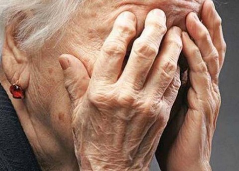 ΝΤΡΟΠΗ: Εκοψαν την αναπηρική σύνταξη σε γυναίκα 90 ετών (VIDEO)