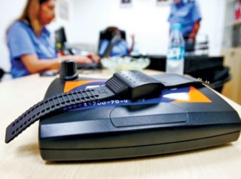 Επιτέλους θα εφαρμοστεί το βραχιολάκι στους κρατούμενους