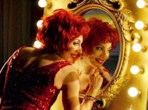 Η μεταμόρφωση της Σμαράγδας Καρύδη