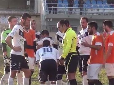 Απίστευτα ...γαλλικά από Έλληνα διαιτητή σε αγώνα τοπικού πρωταθλήματος (VIDEO)