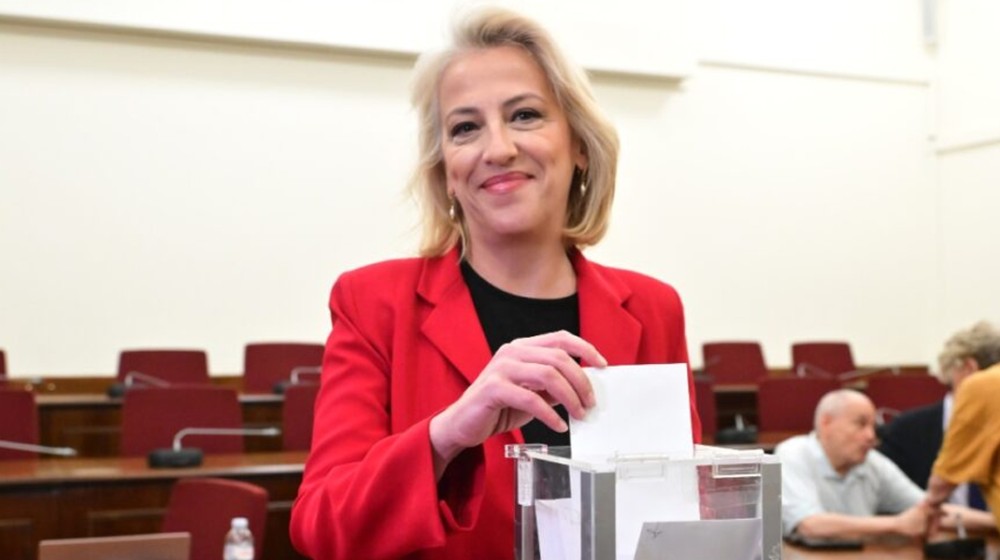 ΣΥΡΙΖΑ: Η Ρένα Δούρου εξελέγη πρόεδρος της Κοινοβουλευτικής Ομάδας