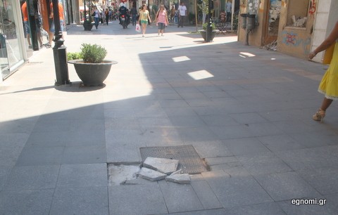 Άρχισαν τα ...ραγίσματα στον πεζόδρομο της Αβάντων