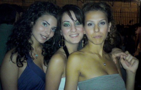 Ποια είναι η πιο γοητευτική από τις τρεις κοπέλες;