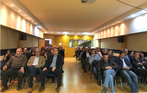 ΟΝΝΕΔ: Ασχολούνταν με τα κινητά τους τηλέφωνα την ώρα της εκδήλωσης