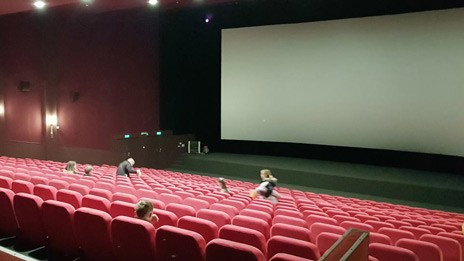 Εισιτήρια σε θέατρα, σινεμά, συναυλίες και ΚΤΕΛ θα αγοράζει το Δημόσιο