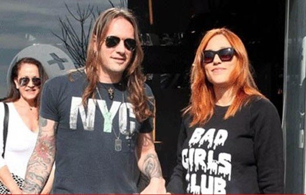 Έγινε μητέρα και αποκάλυψε ότι είχε παντρευτεί κρυφά