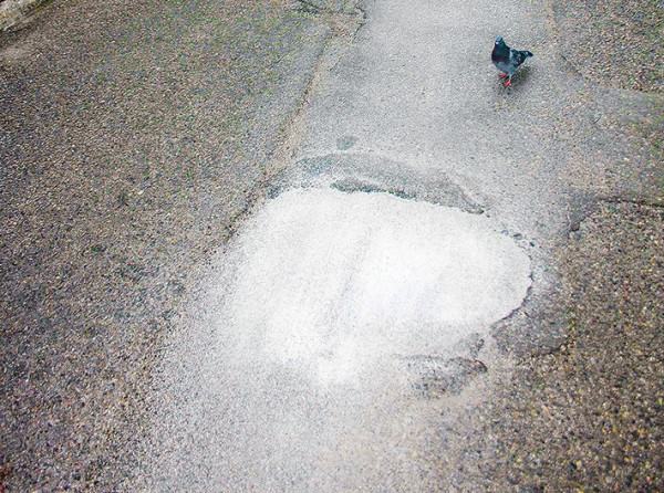 ΧΑΛΚΙΔΑ - ΟΔΟΣ ΓΚΟΡΤΖΗ: Η λακκούβα θυμίζει το ...γεφύρι της Αρτας