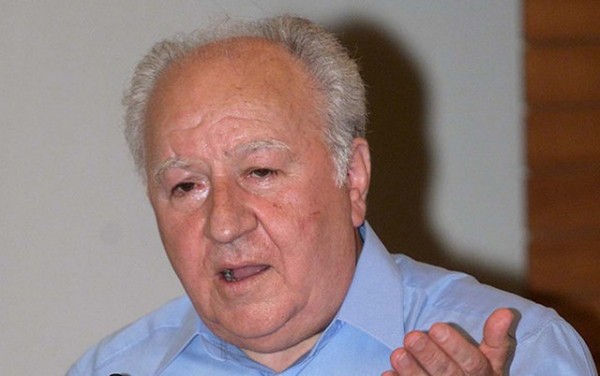 Πέθανε ο σεισμολόγος Βασίλης Παπαζάχος