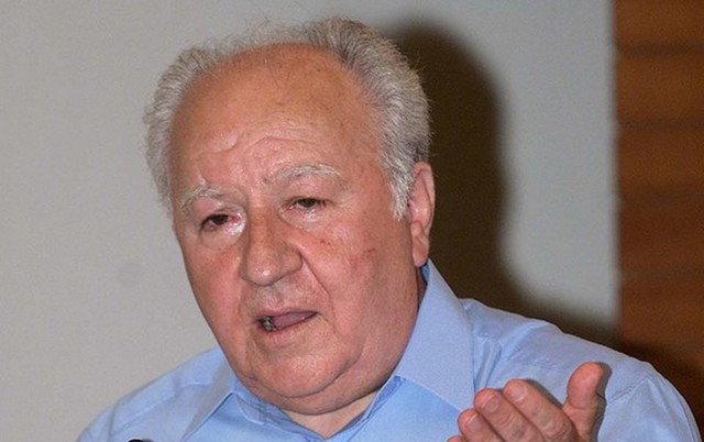 Πέθανε ο σεισμολόγος Βασίλης Παπαζάχος