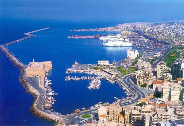 Εκρηξη σε πλοίο στο λιμάνι του Ηρακλείου - Υπάρχουν τραυματίες