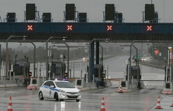 Τρεις Έλληνες έπεσαν σε μπλόκο της Αστυνομίας στα Διόδια και συνελήφθησαν