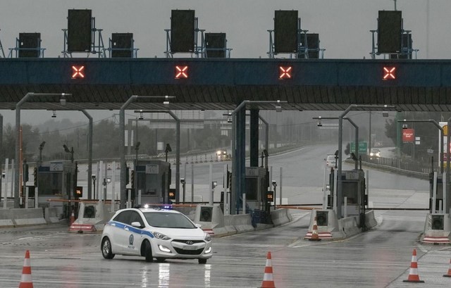 Τρεις Έλληνες έπεσαν σε μπλόκο της Αστυνομίας στα Διόδια και συνελήφθησαν