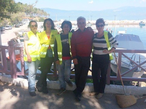 Άρχισαν να καθαρίζουν τις παραλίες της Χαλκίδας