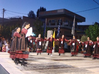Οι Ελληνες γλέντησαν και ...στα δύσκολα στην Αμάρυνθο