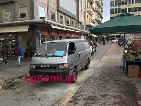 ΧΑΛΚΙΔΑ: Βανάκι έπιασε φωτιά εν κινήσει