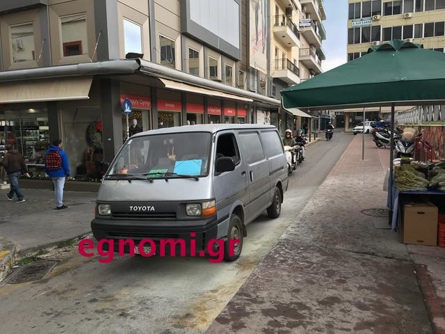 ΧΑΛΚΙΔΑ: Βανάκι έπιασε φωτιά εν κινήσει