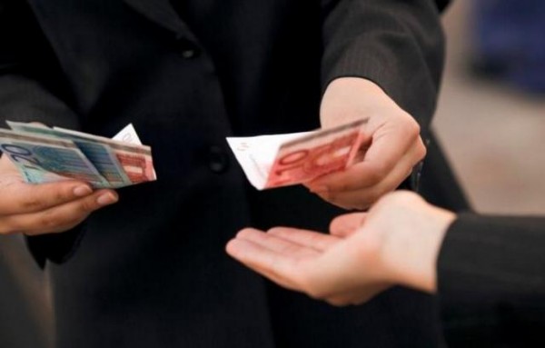 ΛΑΜΙΑ: Απατεώνας πούλησε ανύπαρκτο αυτοκίνητο στο θύμα του