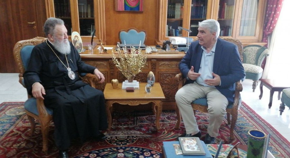 Στον Μητροπολίτη την προπαραμονή των εκλογών ο Σίμος Κεδίκογλου