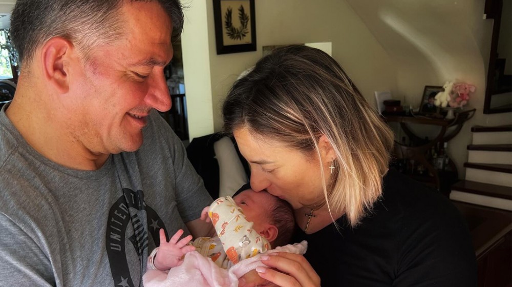 Πύρρος Δήμας: Η πρώτη φωτογραφία με την Αφροδίτη Σκαφίδα και τη νεογέννητη κόρη τους