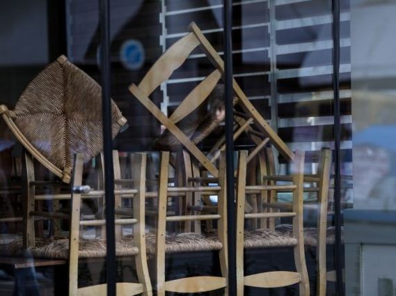 ΚΟΡΩΝΟΪΟΣ: Λουκέτο σε 4 μαγαζιά και πρόστιμο 10.000 ευρώ σε άλλα 10