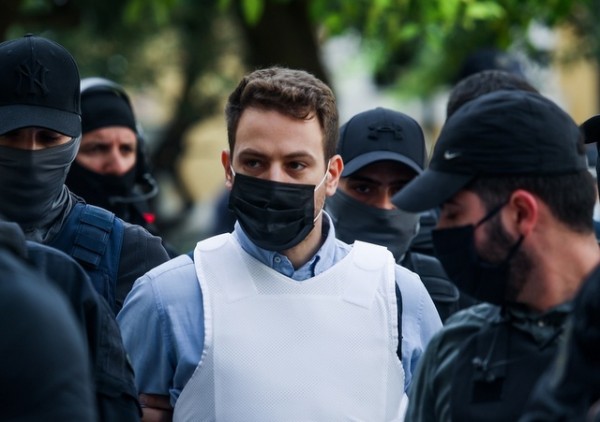 ΕΓΚΛΗΜΑ ΓΛΥΚΑ ΝΕΡΑ: Γυναίκα δηλώνει θαυμάστρια του Μπάμπη Αναγνωστόπουλου (VIDEO)
