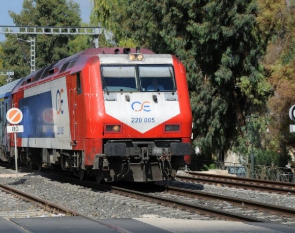 Νεκρός οδηγός τρακτέρ που συγκρούστηκε με επιβατική αμαξοστοιχία