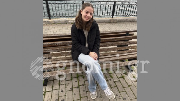 Η Ελεάννα λατρεύει το χρώμα που τονίζει τα μάτια της