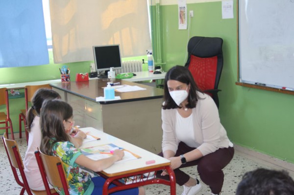 Η Νίκη Κεραμέως στη Χαλκίδα για την πρώτη μέρα στα σχολεία