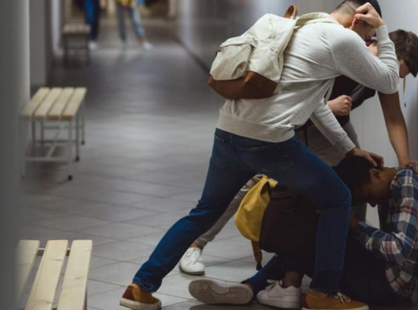 15χρονος παρέλυσε μετά από άγριο ξυλοδαρμό που δέχτηκε από τους συμμαθητές του