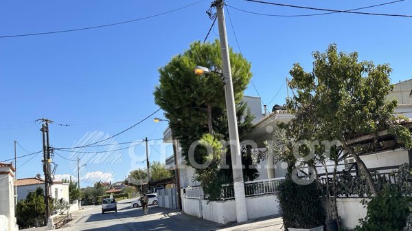 ΒΑΣΙΛΙΚΟ: Αναμμένα τα φώτα μέρα-μεσημέρι!