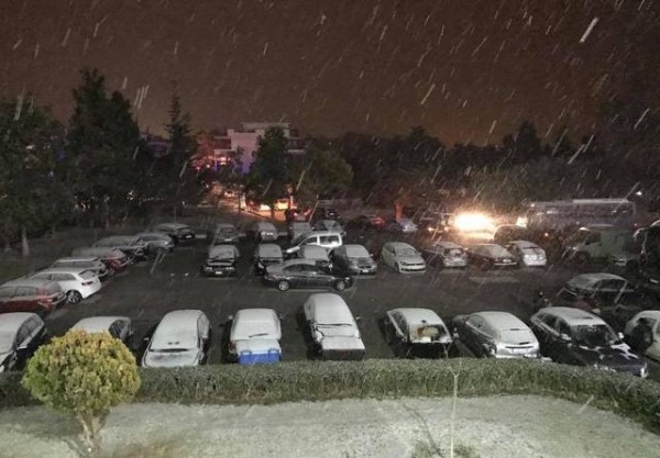 ΚΛΕΙΣΤΟ ΚΑΝΗΘΟΥ ΧΑΛΚΙΔΑ: Βγήκαν από το γήπεδο οι θεατές και αντίκρισαν το ...χιόνι!