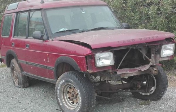 Παρατημένο σαράβαλο στην Αρτάκη χωρίς πινακίδες κυκλοφορίας