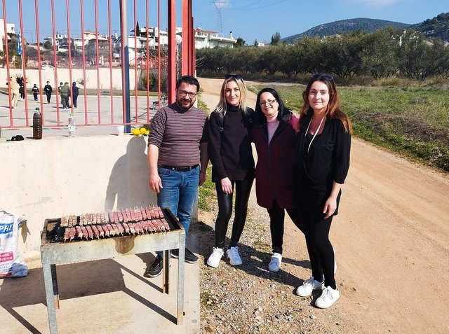 ΜΠΛΕΤΣΑΣ: Πάλι καλά που δεν μας πήραν χαμπάρι ότι ψήσαμε σουβλάκια στο σχολείο