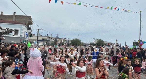ΚΑΡΝΑΒΑΛΙ ΑΜΑΡΥΝΘΟΥ: Βούλιαξε και φέτος από κόσμο (photos + video)